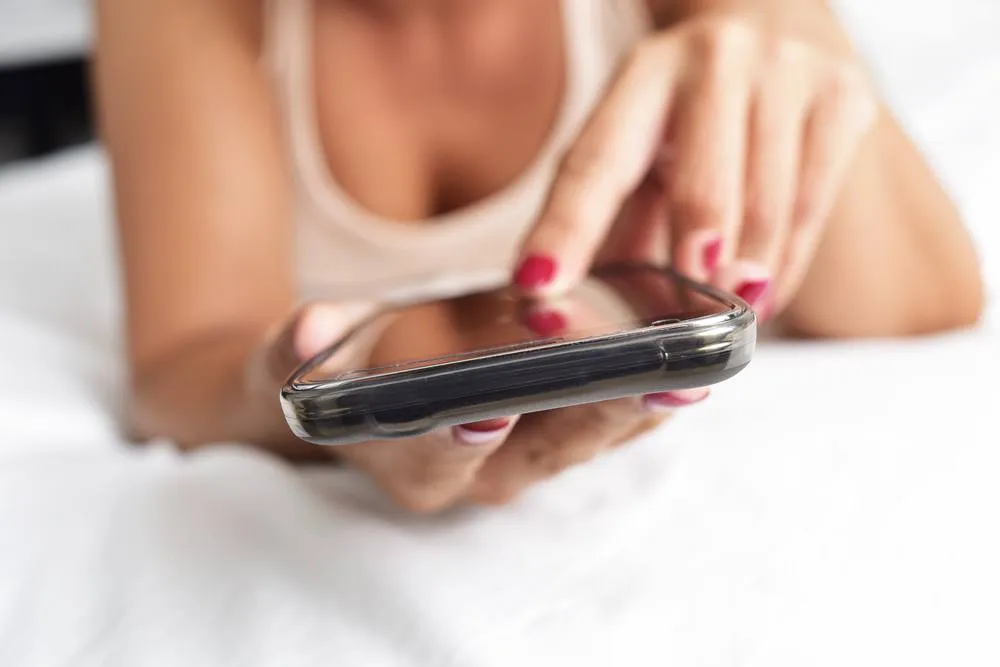 sexting 101 the ultimate guide to steaming up your text game master the art of artistic textual pleasure 1